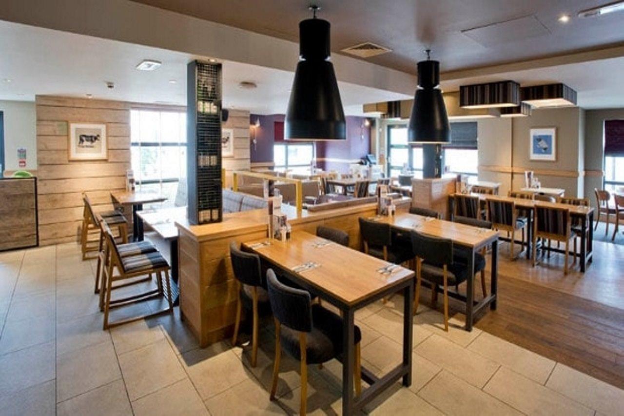 Premier Inn Stirling City Centre Exterior foto
